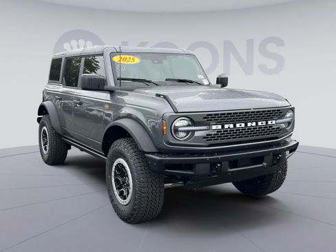 New 2025 Ford Bronco Badlands w/ Sasquatch Package AWD/4WD image 2