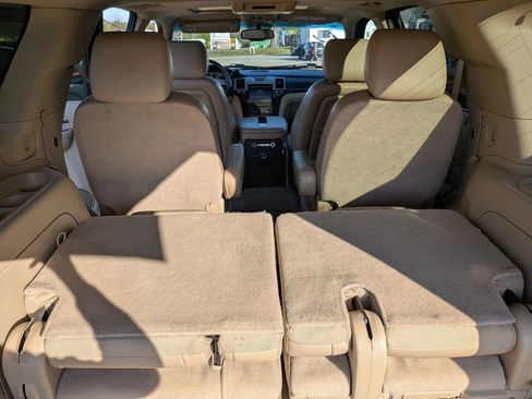 Used 2011 Cadillac Escalade Premium AWD/4WD image 32