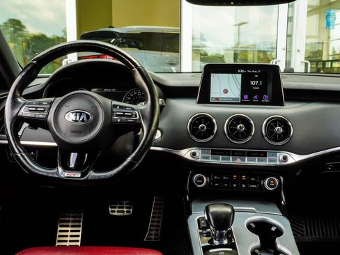 Used 2018 Kia Stinger GT2 AWD/4WD image 17