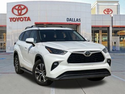 Used 2022 Toyota Highlander XLE FWD image 1
