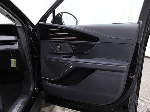 New 2026 Lincoln Nautilus Reserve w/ Jet Appearance Package AWD/4WD image 29