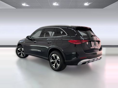 Used 2025 Mercedes-Benz GLC 350e 4MATIC image 3