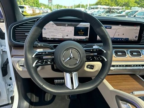 Used 2025 Mercedes-Benz GLS 450 4MATIC image 16