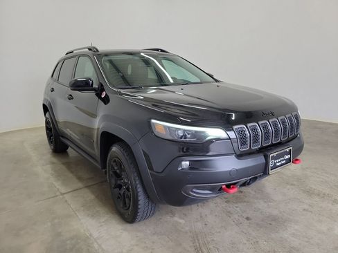 Used 2023 Jeep Cherokee Trailhawk w/ Sun & Sound Group AWD/4WD image 4