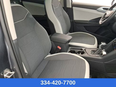 Certified 2025 Volkswagen Taos SE w/ Panoramic Sunroof Package image 16