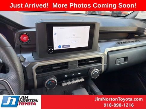 Used 2025 Toyota Tacoma TRD Off-Road image 11