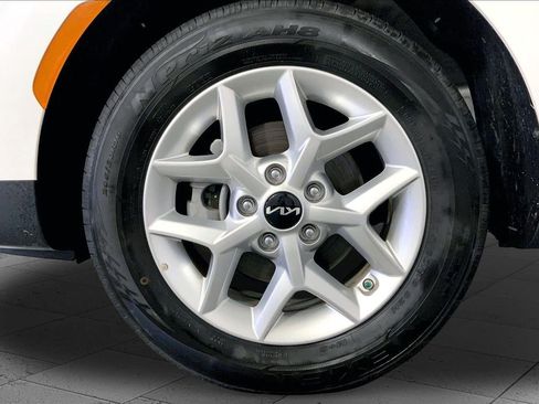 Certified 2025 Kia Soul LX w/ LX Technology Package FWD image 9