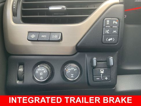 Used 2018 GMC Yukon XL Denali w/ Denali Ultimate Package AWD/4WD image 37