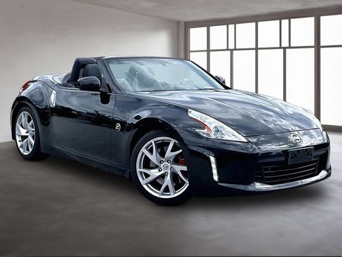 Used 2016 Nissan 370Z Touring Sport RWD image 13