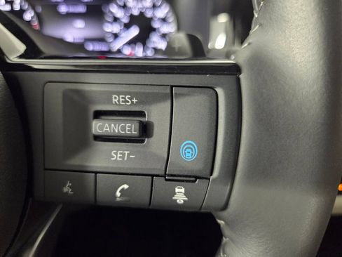 Used 2025 Nissan Pathfinder SL FWD image 16