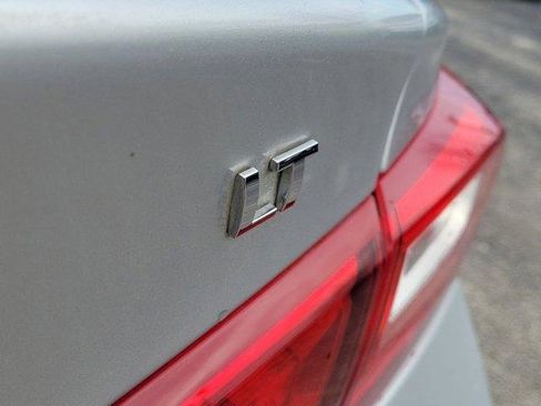 Used 2017 Chevrolet Malibu LT image 6