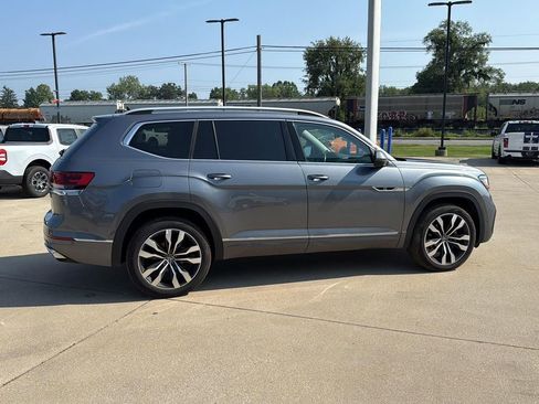Used 2022 Volkswagen Atlas SEL Premium image 6