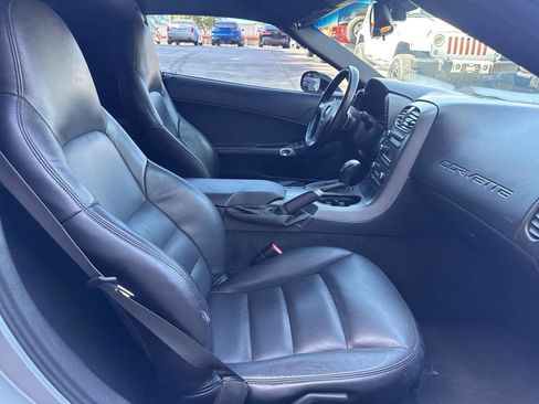 Used 2007 Chevrolet Corvette Coupe w/ Performance Package RWD image 12