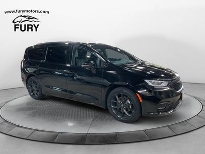Used 2025 Chrysler Pacifica Limited