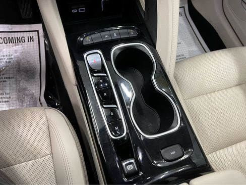Used 2022 Buick Envision Essence w/ Technology Package I image 27