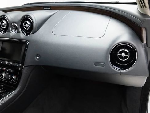 Used 2016 Jaguar XJ R-Sport RWD image 34