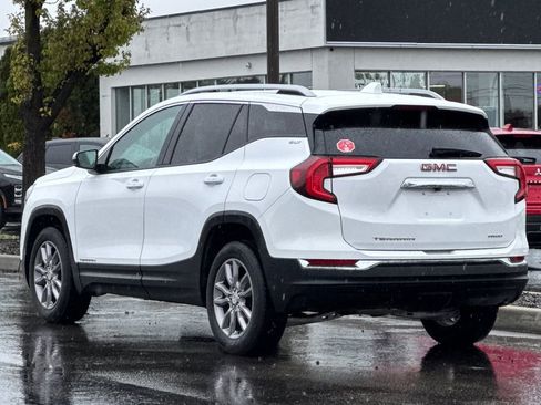 Used 2024 GMC Terrain SLT image 6