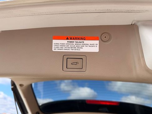 Used 2012 Hyundai Veracruz Limited w/ Entertainment Pkg image 37