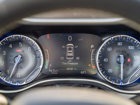 Used 2024 Chrysler Pacifica Touring-L image 24