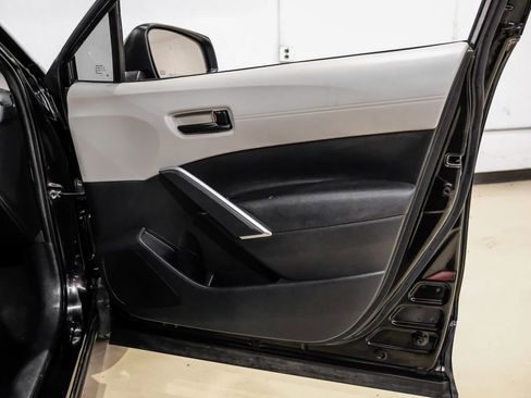 Used 2023 Toyota Corolla Cross L FWD image 37
