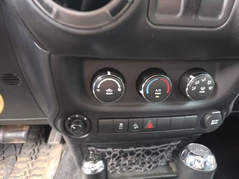 Used 2015 Jeep Wrangler Sport AWD/4WD image 17