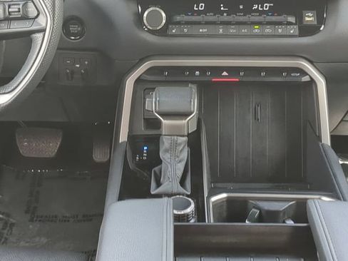 Used 2025 Toyota Tundra Limited AWD/4WD image 19