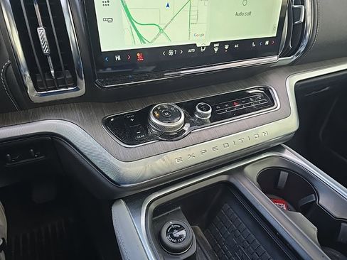 Used 2025 Ford Expedition Platinum w/ Platinum Ultimate Package image 23