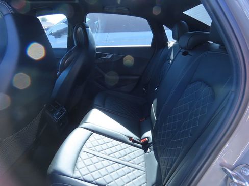 Used 2021 Audi S4 Premium Plus w/ Premium Plus Package image 11