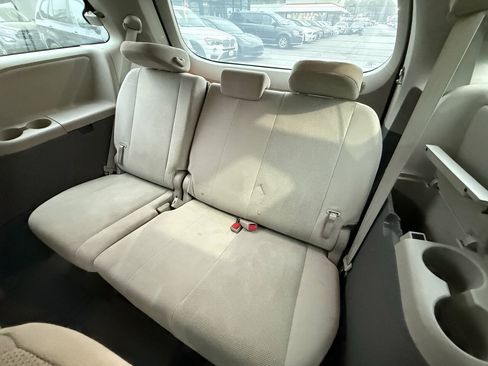 Used 2014 Toyota Sienna L FWD image 11