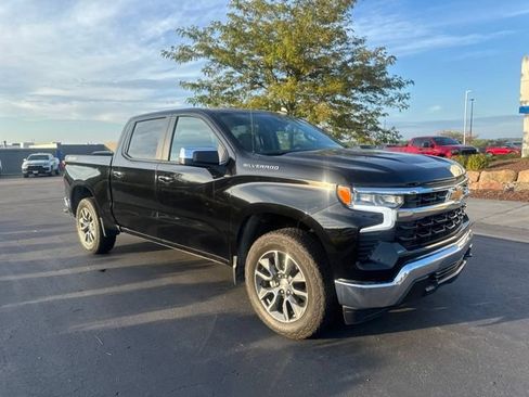 Used 2024 Chevrolet Silverado 1500 LT AWD/4WD image 3