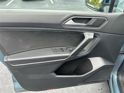 Used 2021 Volkswagen Tiguan SE image 22
