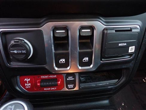 Used 2021 Jeep Wrangler Rubicon w/ Cold Weather Group AWD/4WD image 17