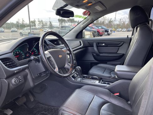 Used 2017 Chevrolet Traverse LT image 12