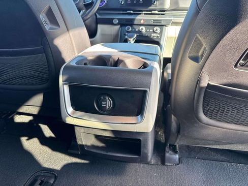 Used 2024 Kia Carnival LX FWD image 13