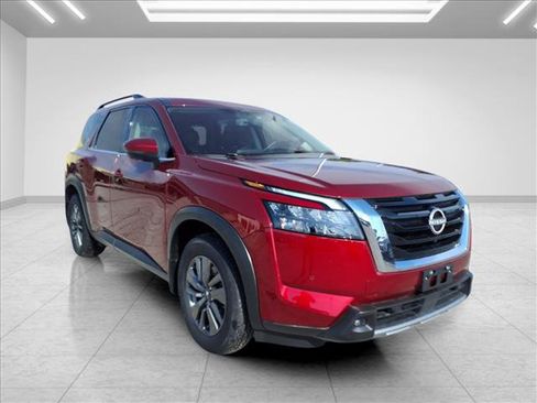 Used 2024 Nissan Pathfinder SV AWD/4WD image 3