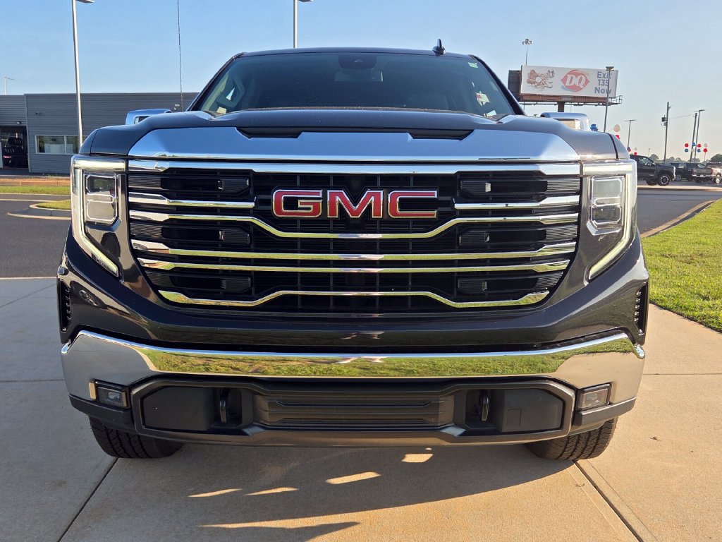Used 2023 GMC Sierra 1500 SLT w/ SLT Premium Package AWD/4WD image 16