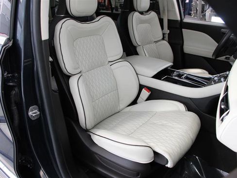 Used 2023 Lincoln Aviator Black Label w/ Class IV Trailer Tow Package image 16