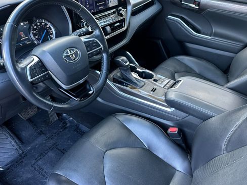 Certified 2022 Toyota Highlander Limited image 12