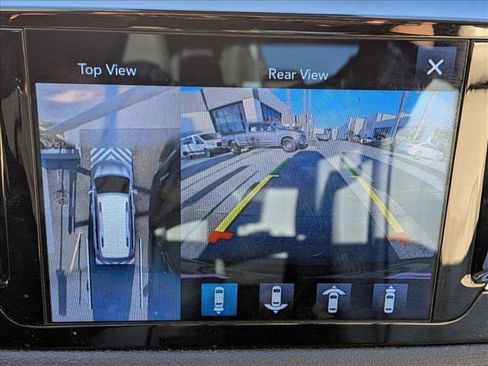 Used 2017 Chrysler Pacifica Platinum image 12