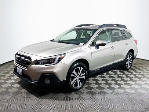 Used 2019 Subaru Outback 2.5i Limited AWD/4WD image 3