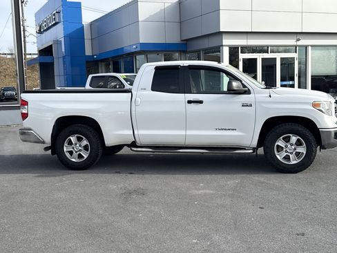 Used 2015 Toyota Tundra SR5 image 2