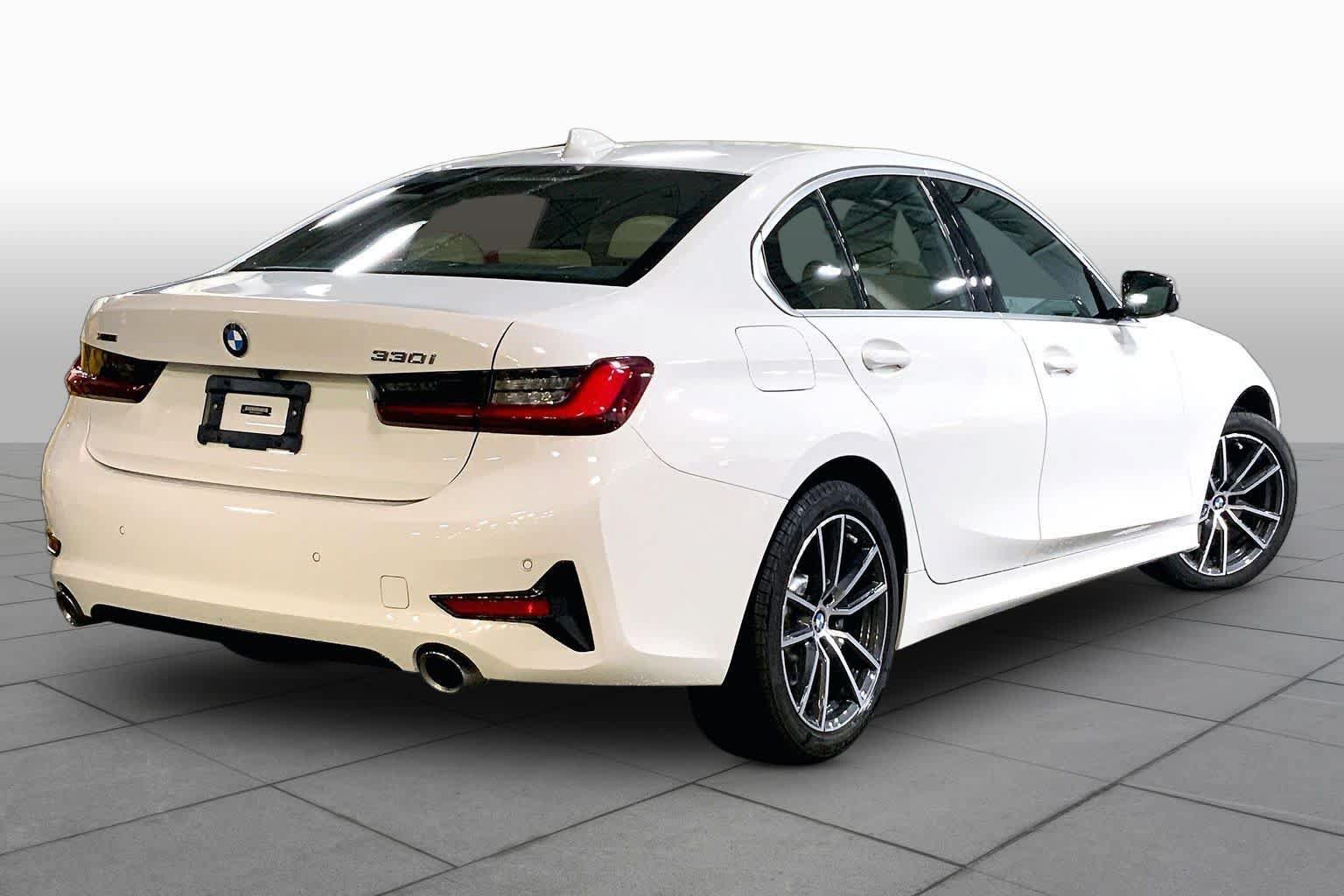 Used 2022 BMW 330i xDrive Sedan w/ Premium Package AWD/4WD image 13
