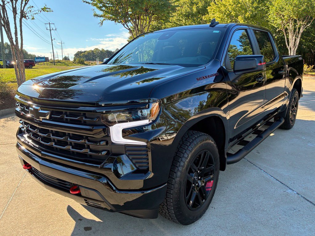 New 2026 Chevrolet Silverado 1500 RST w/ Redline Edition AWD/4WD image 16