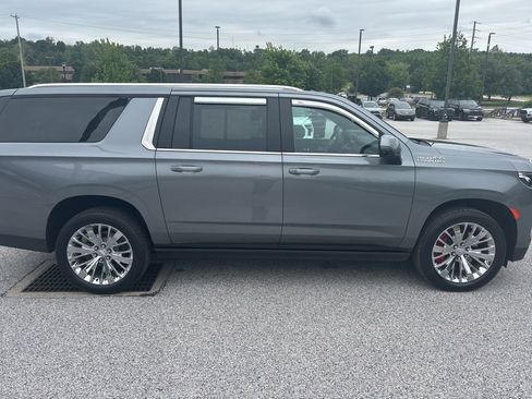 Used 2021 Chevrolet Suburban High Country w/ Premium Package AWD/4WD image 2