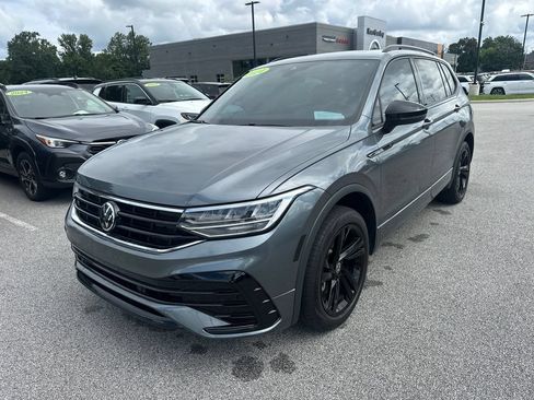 Used 2024 Volkswagen Tiguan SE R-Line AWD/4WD image 4