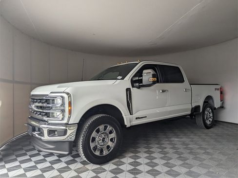 Used 2024 Ford F250 Lariat w/ Chrome Package image 4