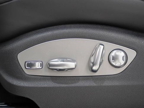 Certified 2026 Porsche Macan AWD/4WD image 22