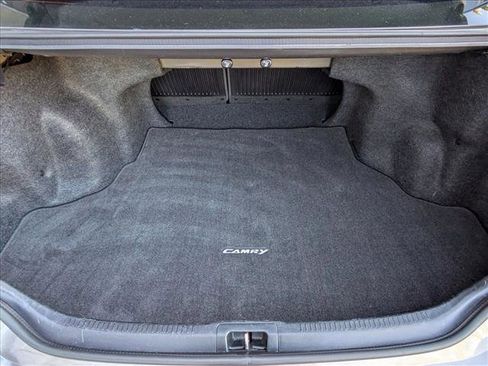 Used 2017 Toyota Camry SE image 6