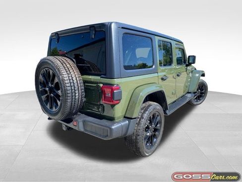Used 2021 Jeep Wrangler Unlimited Sahara w/ Dual Top Group AWD/4WD image 3