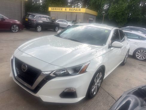 Used 2020 Nissan Altima 2.5 S FWD image 2